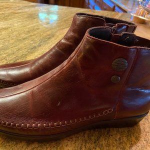 SAS Ladies Jade Ankle Boot color Chestnut size 10